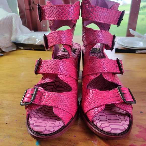OOAK Freebird Quail, Handpainted HOT PINK Snake Heeled Leather Sandals, Woman 10 - Picture 4 of 17